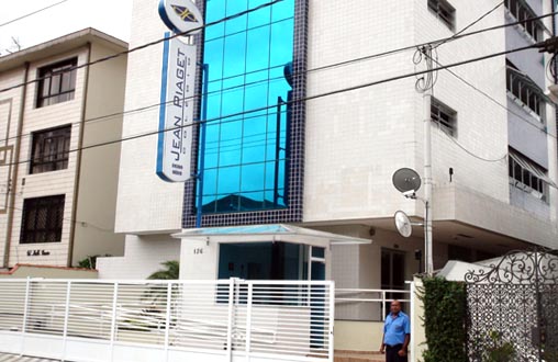 J Piaget-medio-1.jpg